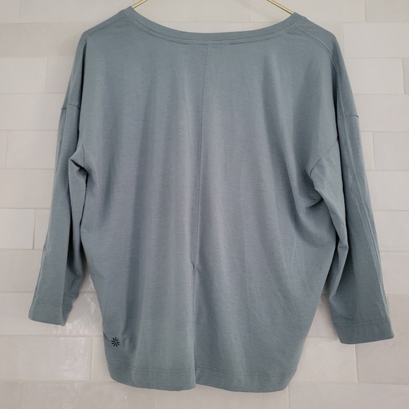 NWOT Athleta Embody Twist-Front 3/4 Sleeve Green Athletic Top Sage Green NEW - Picture 8 of 9